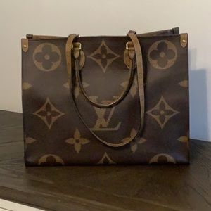 SOLD 🍁Authentic Louis Vuitton OnTheGo tote Reverse Monogram GM
